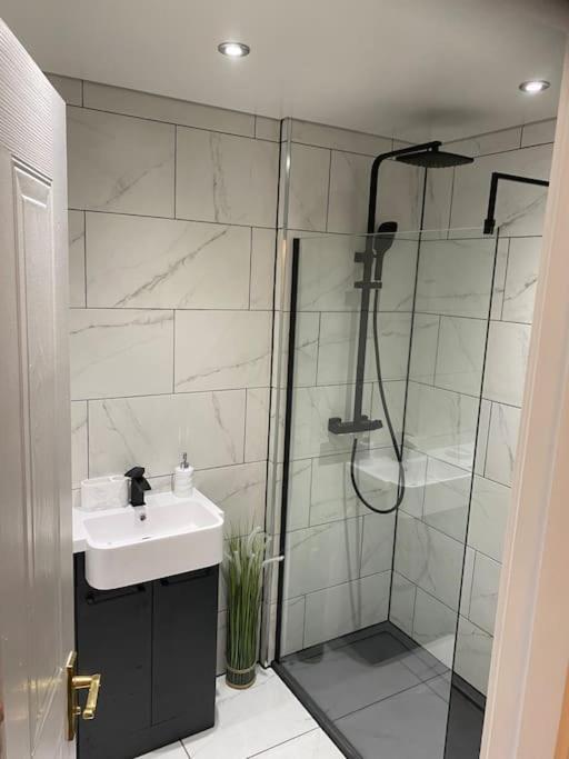 Perfectly Situated Luxury 2 Bedroom Apartment Glasgow Exteriör bild